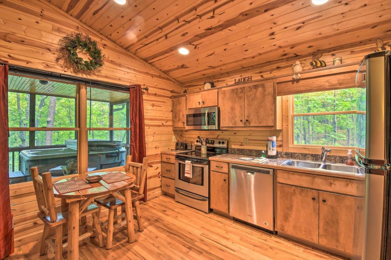 The Honeybee Cabin With Private Porch And Hot Tub Clarkesville エクステリア 写真