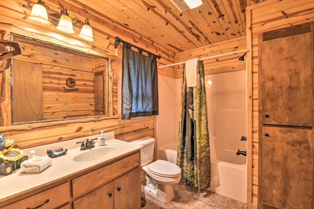 The Honeybee Cabin With Private Porch And Hot Tub Clarkesville エクステリア 写真