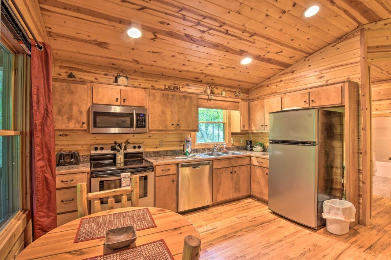 The Honeybee Cabin With Private Porch And Hot Tub Clarkesville エクステリア 写真
